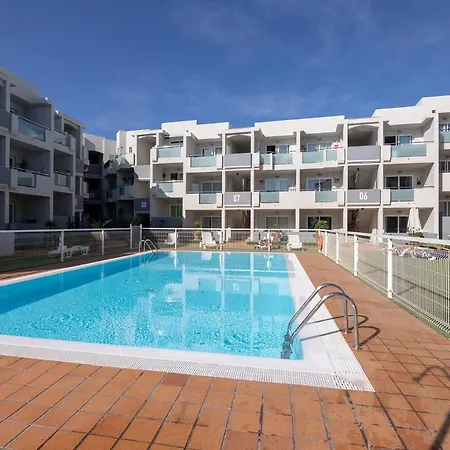 Urban Sun 140 Pool By Holidays קורלחו
