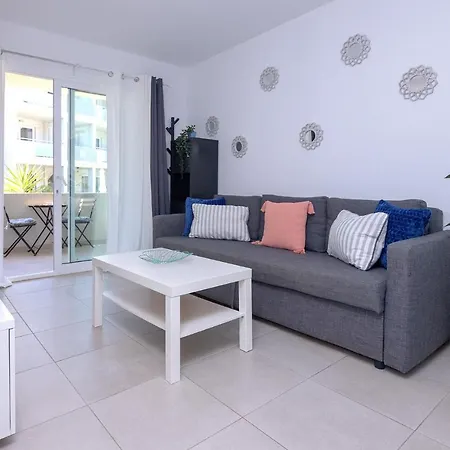 Urban Sun 140 Pool By Holidays Apartment *