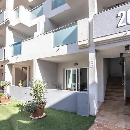 Urban Sun 140 Pool By Holidays Apartment